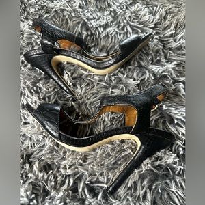 Izabella Rue strappy black leather snakeskin heels, size 6. NWT!
